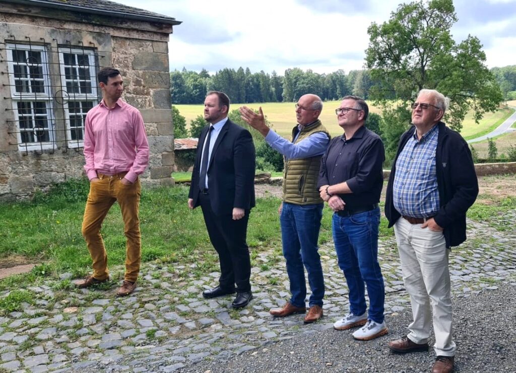 Engin Eroglu besucht biologische Landwirtschaft in der Hessischen Domäne Immichenhain