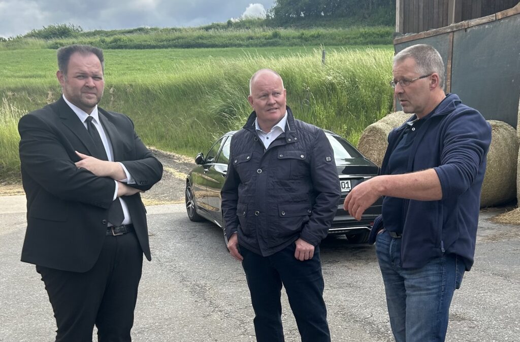 Engin Eroglu besucht Milchviehbetrieb Altenhoff